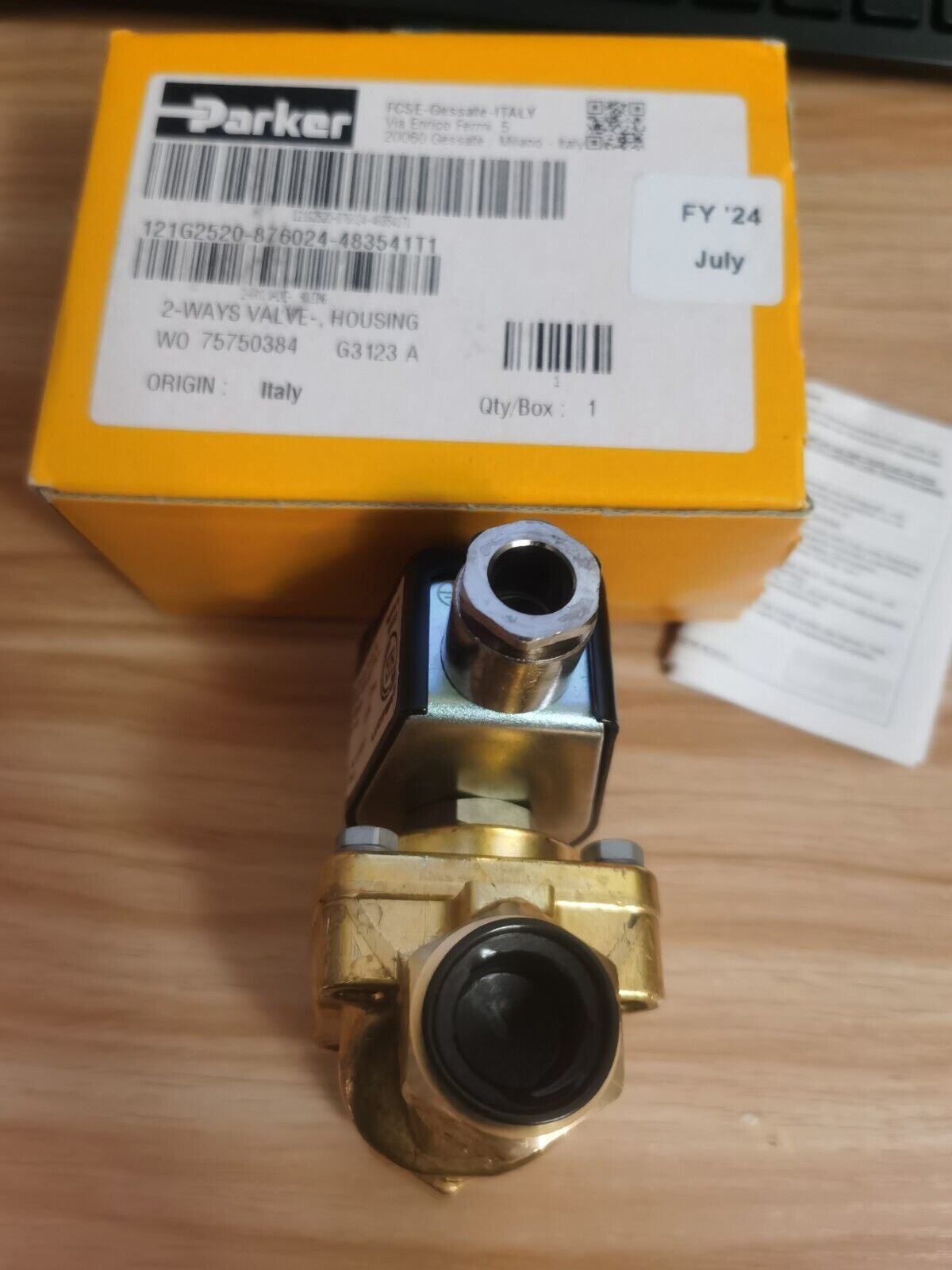 new 1PC Parker 121G2520 230V 2-Ways Valve - PARKER