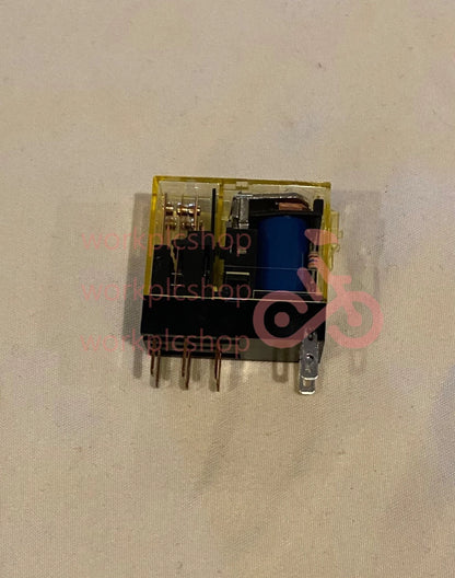 10PCS/BOX IDEC RJ2S-CL-A120 / RJ2SCLA120 Old Stock