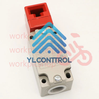 1PCS OMRON D4BS-15FS Safety Gate Switch D4BS15FS #US