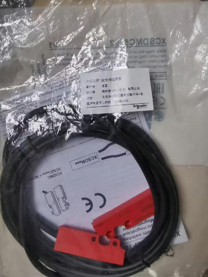 1PC  Schneider XCSDMC5902 Safety Door Switch  Free Ship