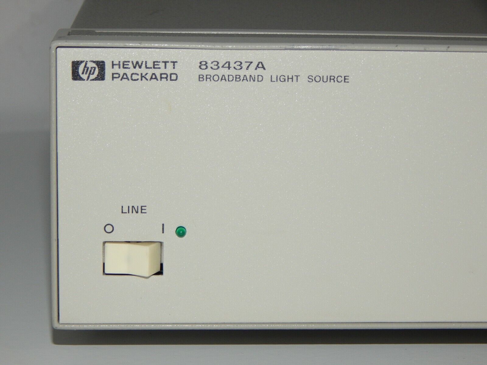 HP 83437A Broadband Light Source 1430nm 1550nm 9/125 μm - HP