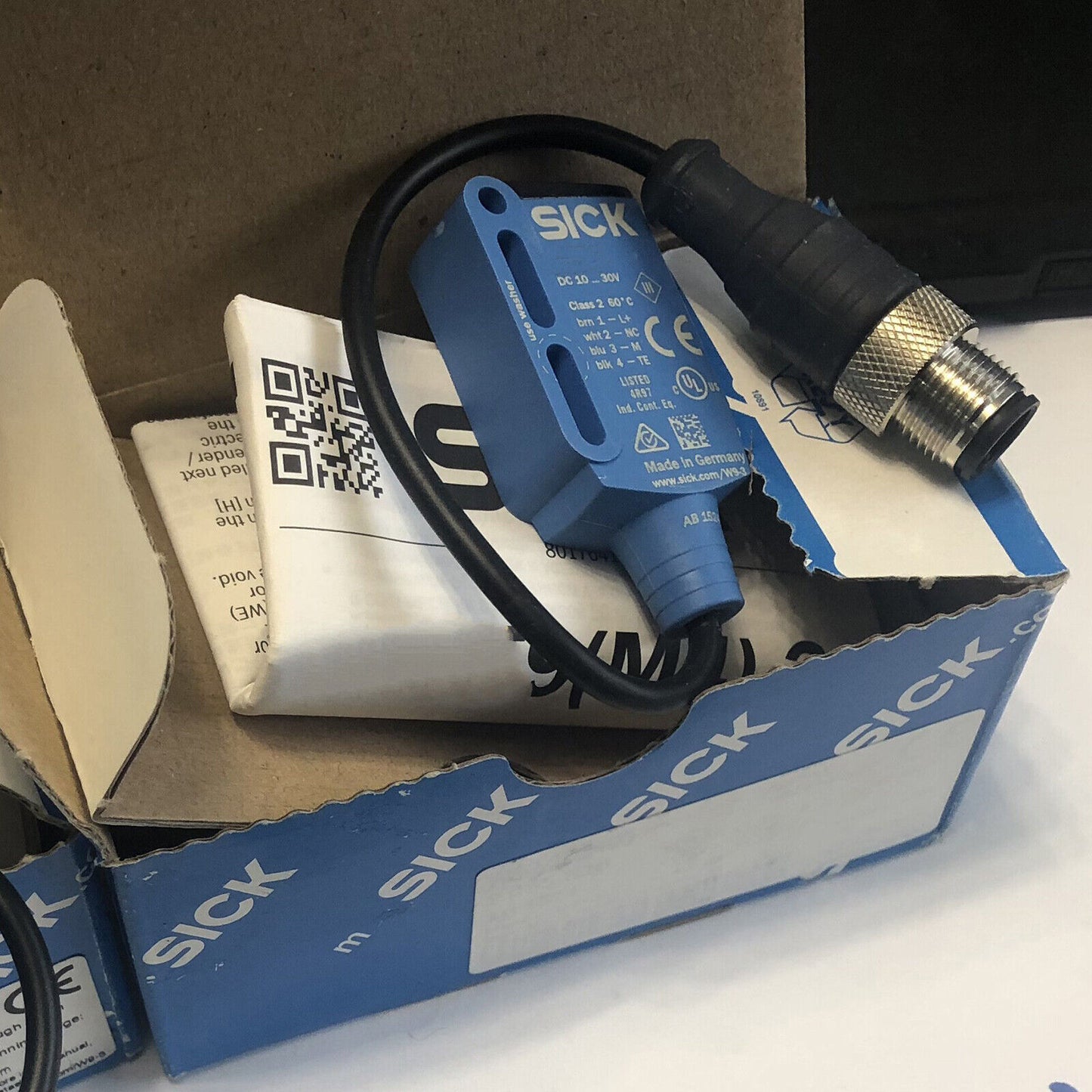 ONE SICK WE9-3P3430 Photoelectric Switch - ONE SICK