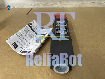 1PCS OMRON safety door switch D4SL-N2NFA-D4