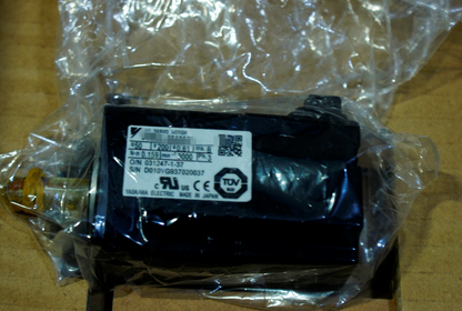 1PC YASKAWA AC SERVO MOTOR SGMJV-A5AAA6C