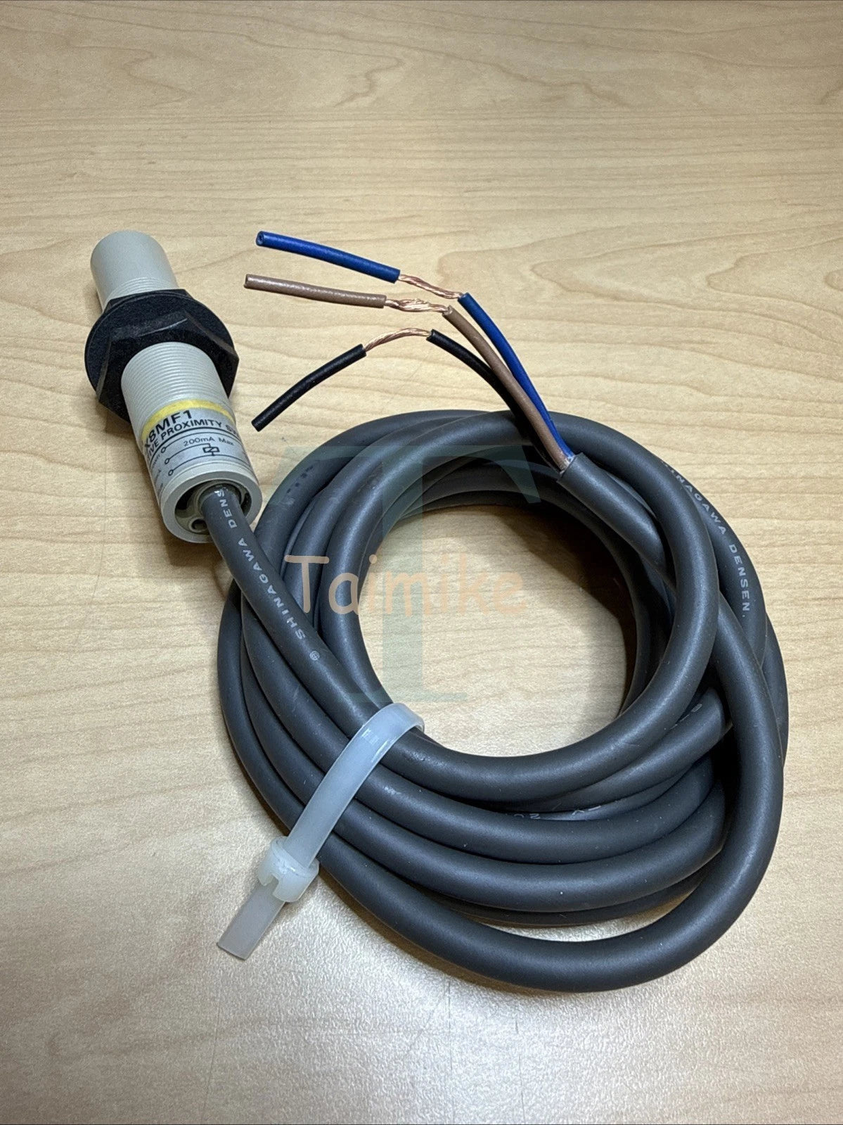! Omron E2K-X8MF1 Capacitive Proximity Switch