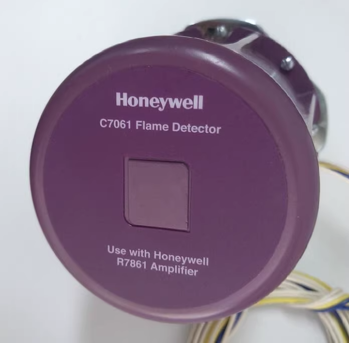 new  Honeywell C7061A1053 UV Flame Detector C7061A1053 Honeywell