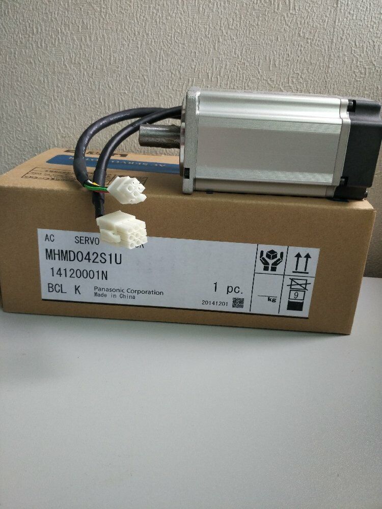 new 1PCS  For Panasonic MHMD042S1U Servo Motor One year