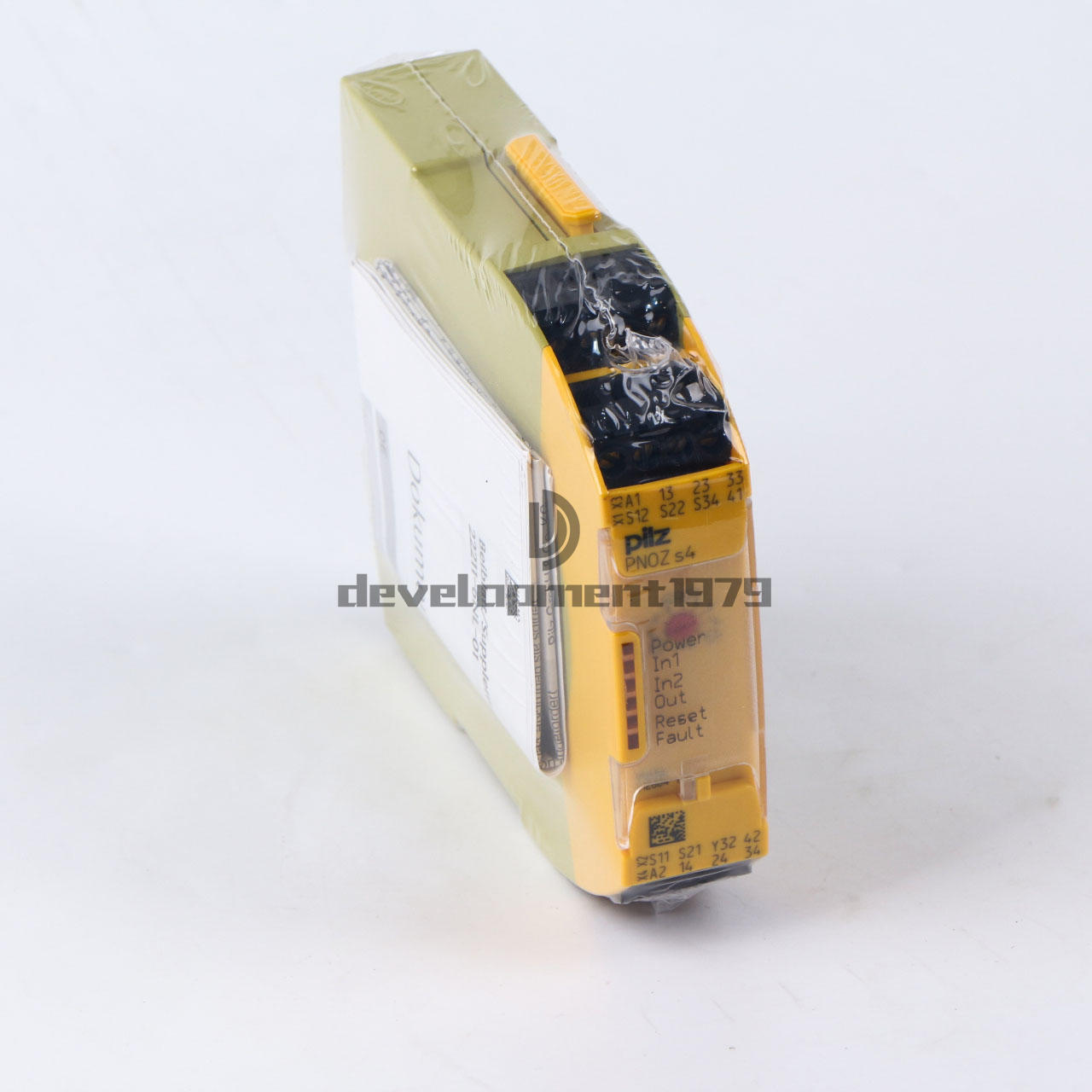 new 1PC  PILZ 750104 PNOZ s4 Safety Relay PILZ