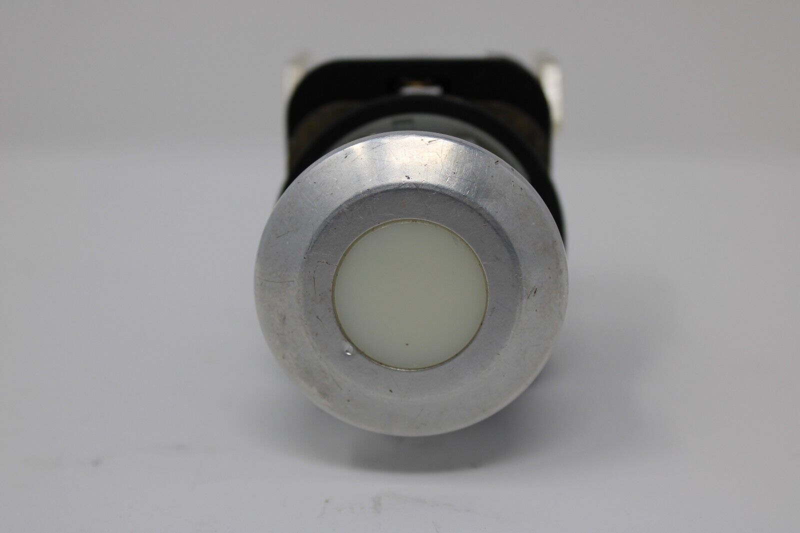 used Allen Bradley 800T-FXMQH24WA5 White E-Stop - KOEED