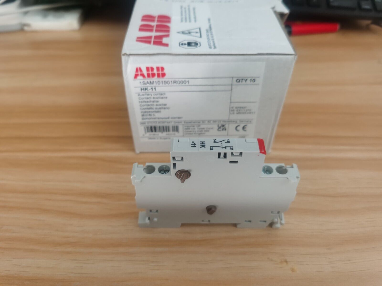 new 1PCS  ABB HK-11 1SAM101901R0001 AUXILIARY CONTACT 1NO+1NC