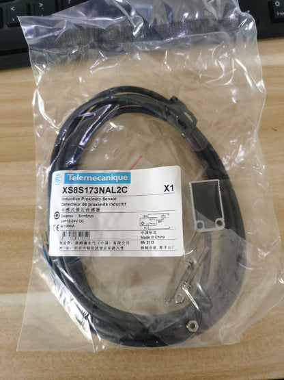 1PCS  Schneider XS8S173NAL2C Proximity Sensor