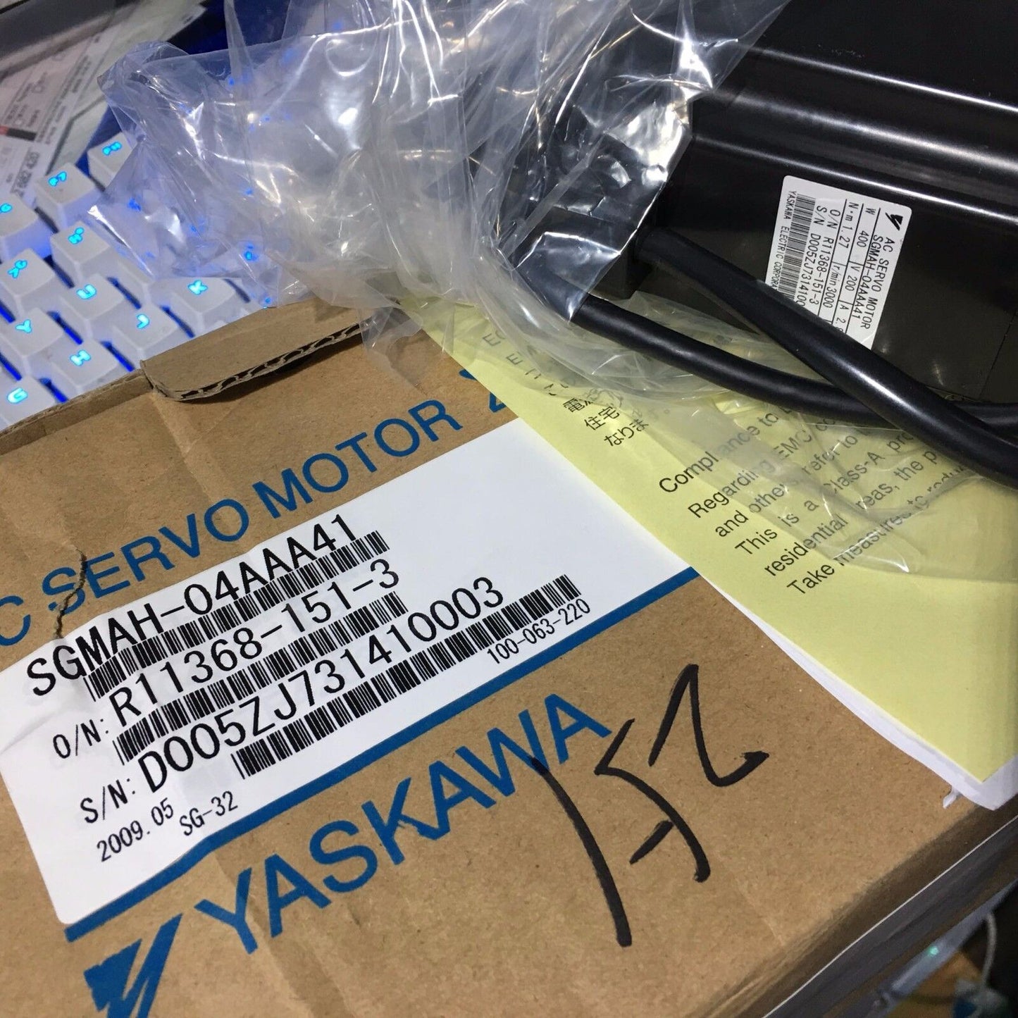 Yaskawa Servo motor SGMAH-04AAA41 NEW IN - YASKAWA