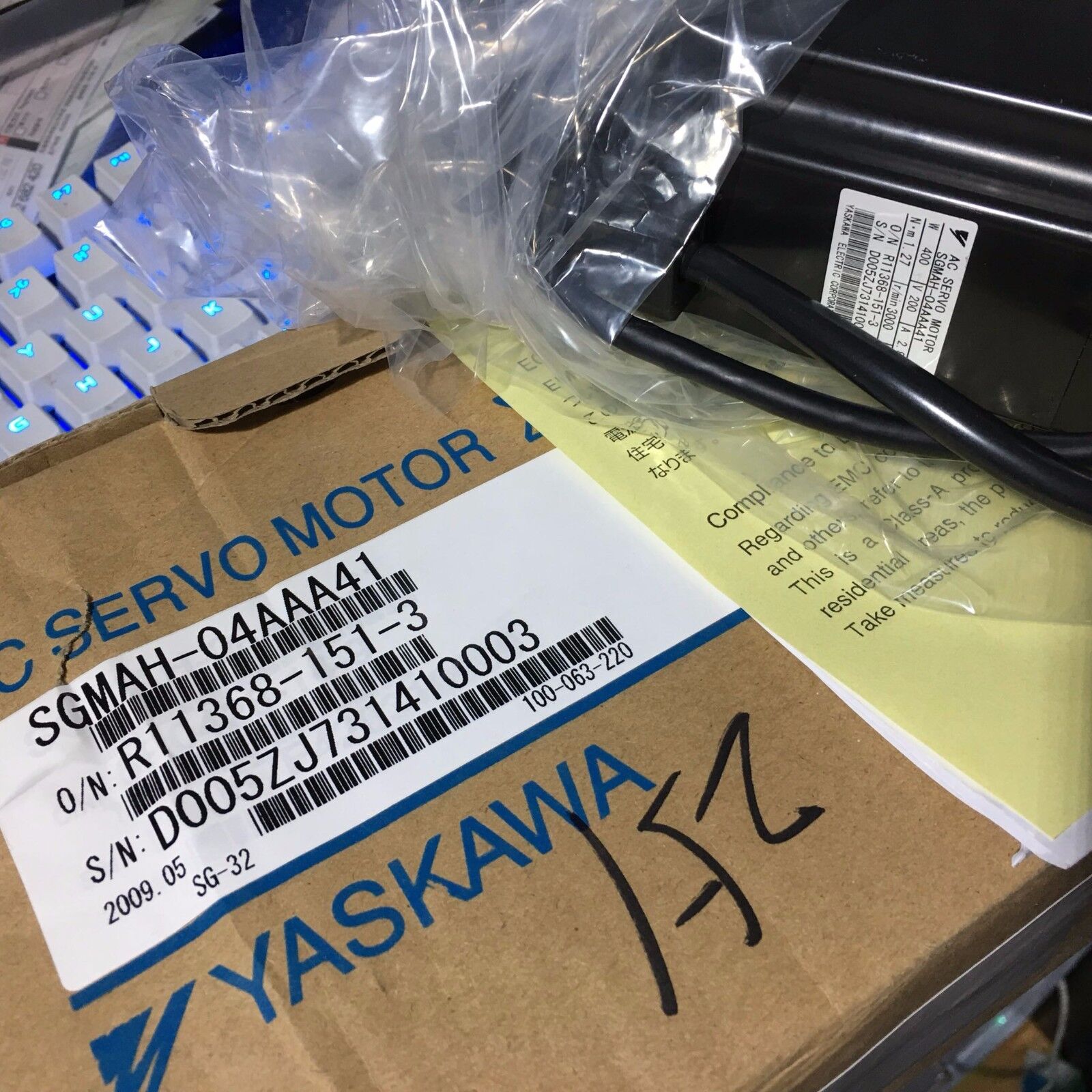 Yaskawa Servo motor SGMAH-04AAA41 NEW IN - YASKAWA