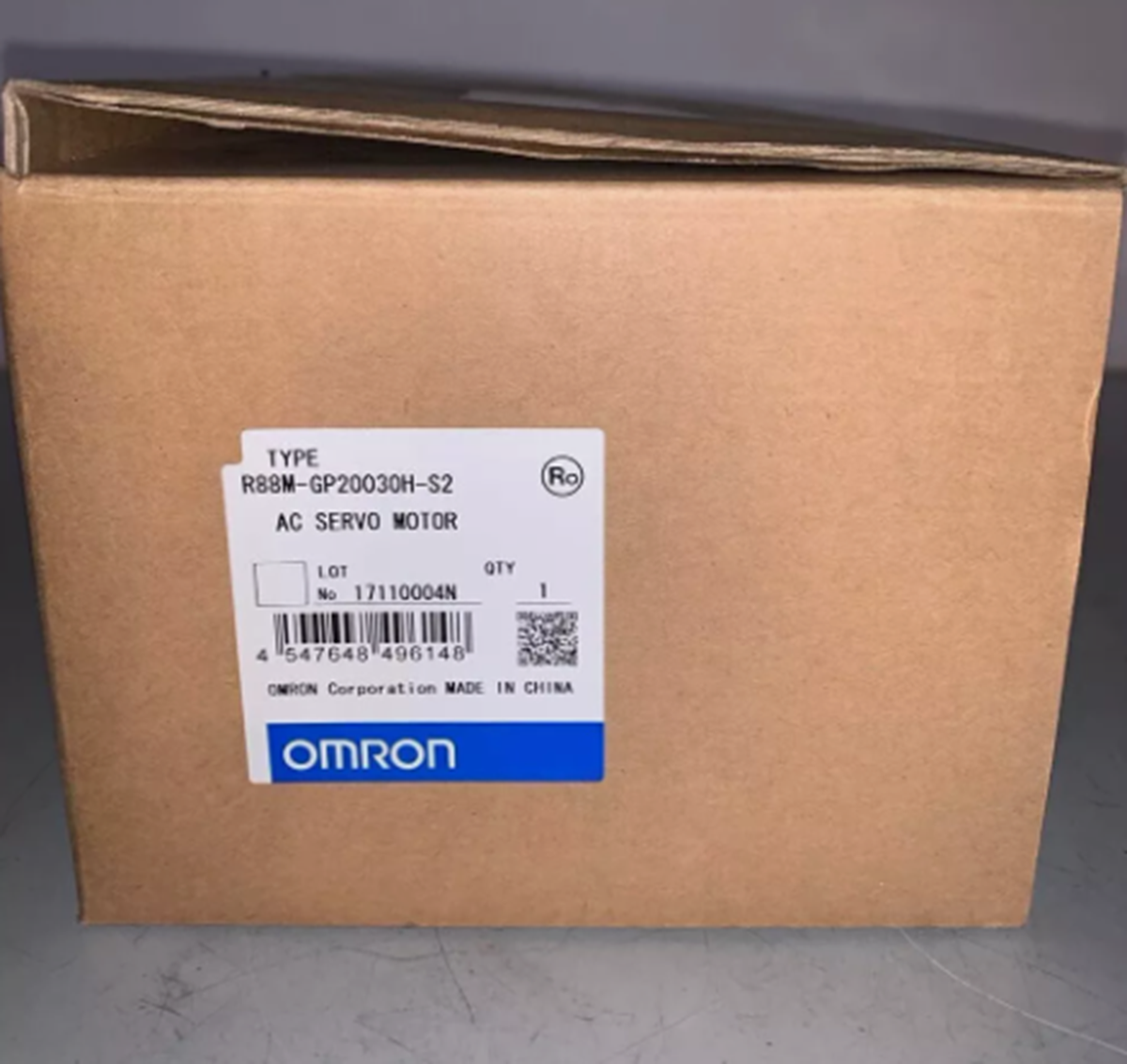 new OMRON R88M-GP20030H-S2 AC Servo Motor - OMRON