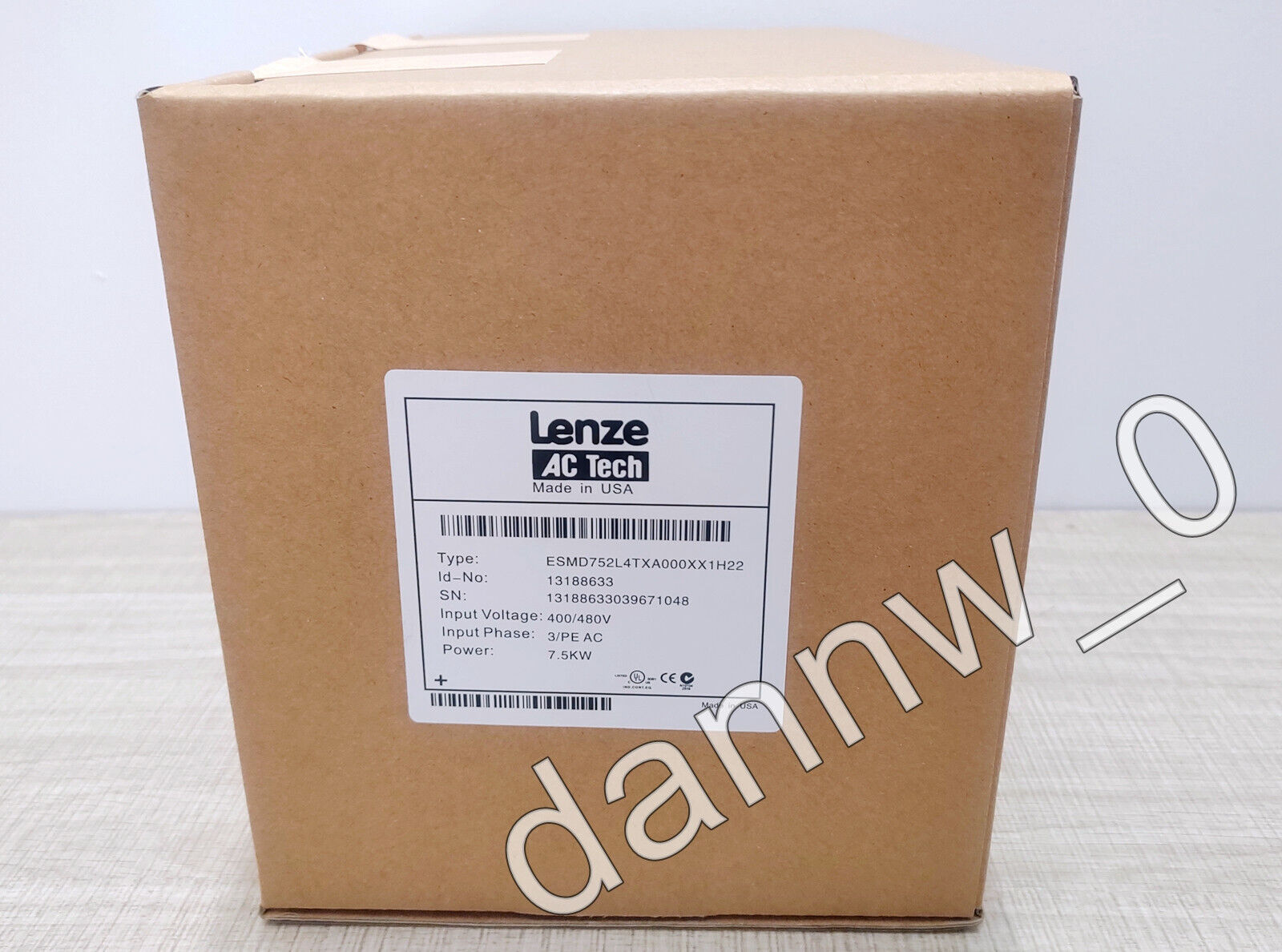 new   LENZE ESMD752L4TXA FREQUENCY INVERTER