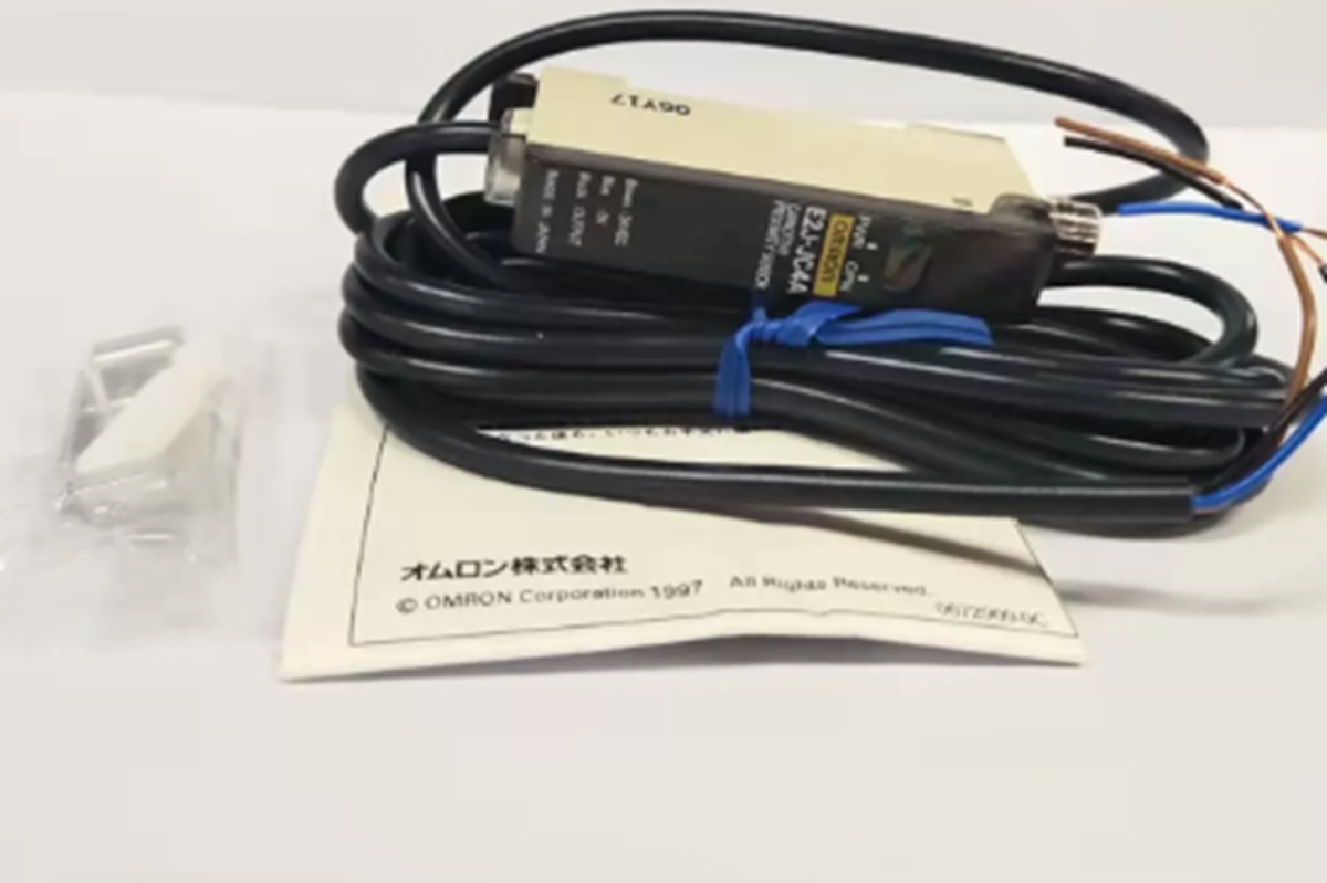 Omron E2J-JC4A Amplifier Proximity Sensor - High-Quality Detection - OMRON