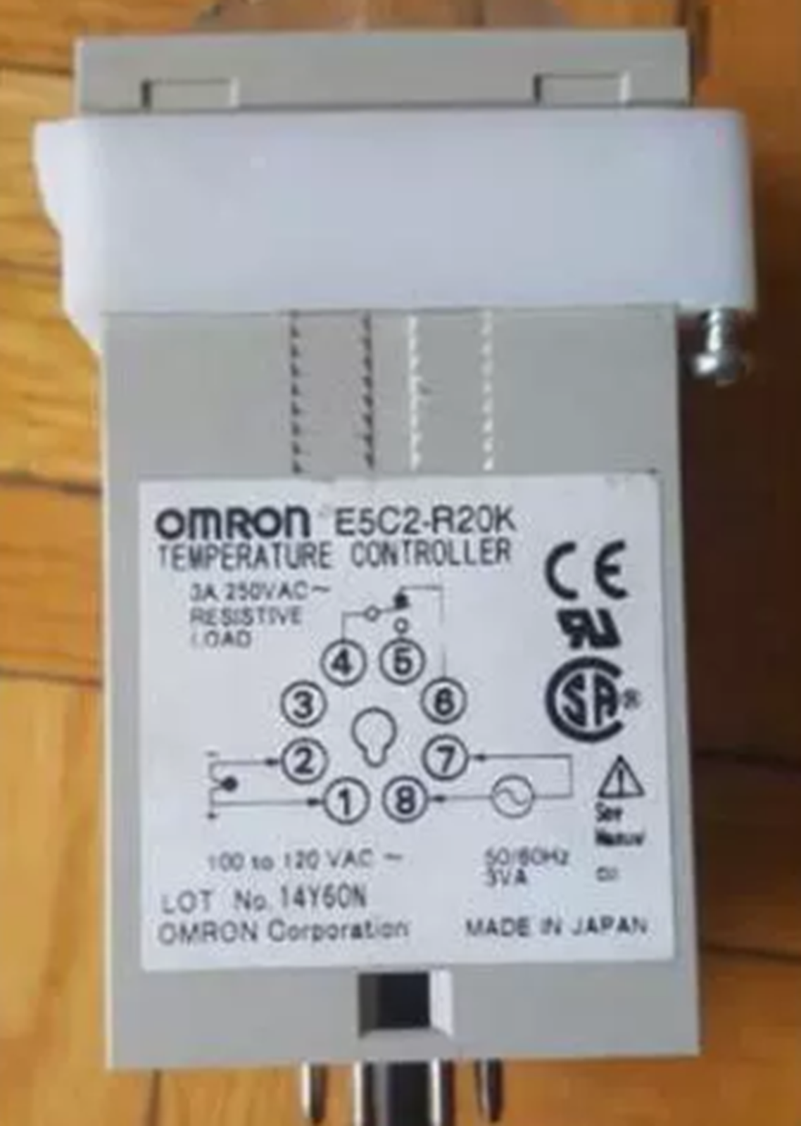 Omron E5C2-R20K Temperature Controller 200-240VAC - OMRON