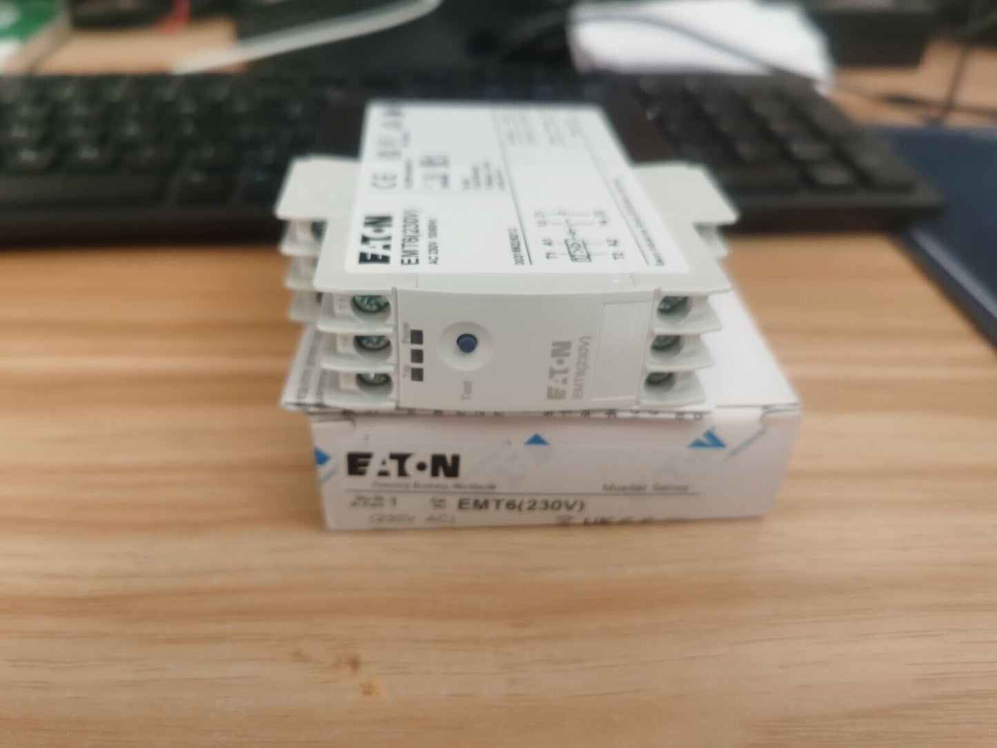 1PCS  Eaton Moeller EMT6 Relay 230VAC In Box