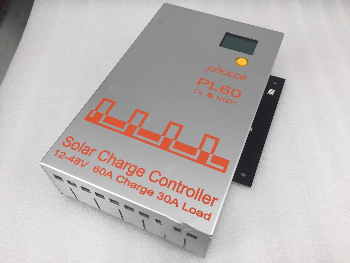 1Pcs Load Solar Charge Controller PL60 12-48V 60A Charge 30A