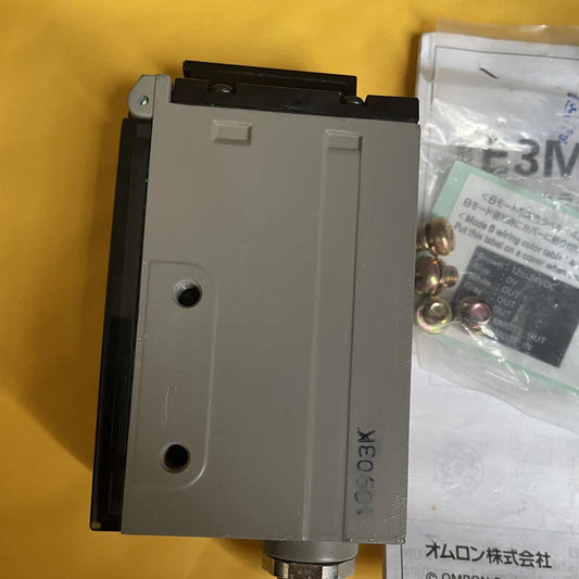 1PCS Omron sensor E3MC-MY41