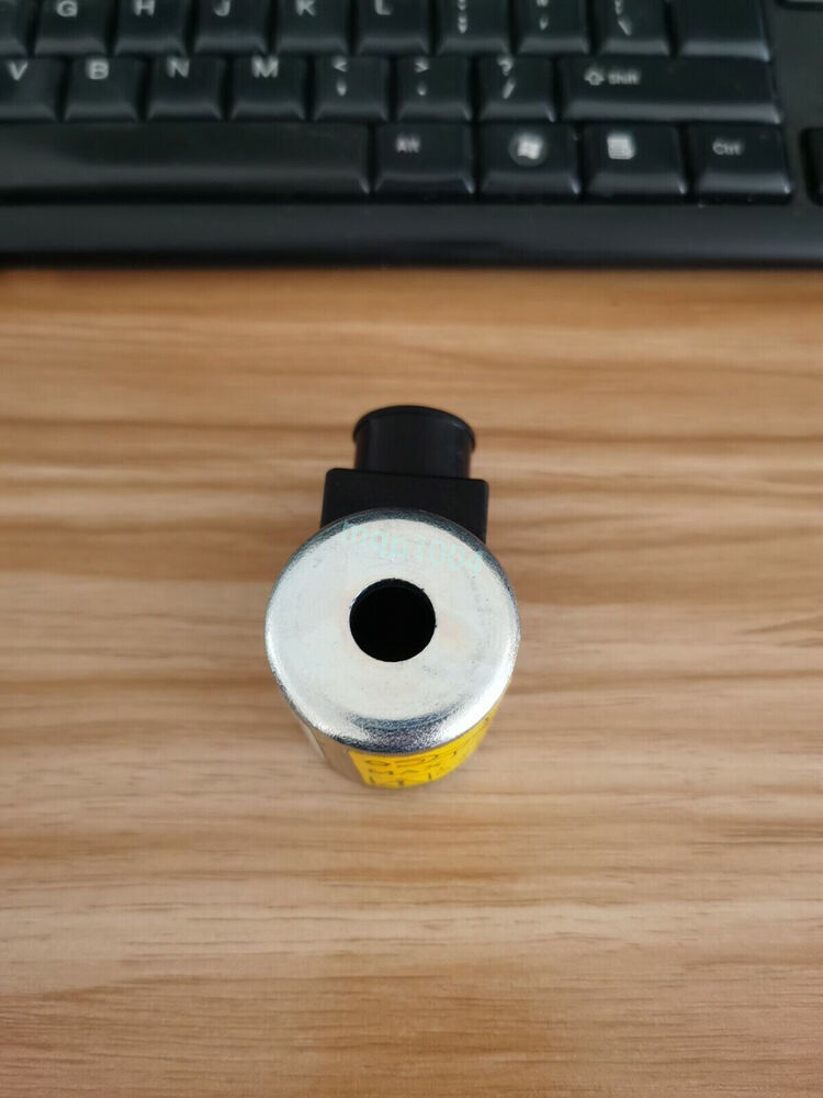 new 1Pcs   Eaton Vickers 300AA00085A Solenoid Coil 115AC