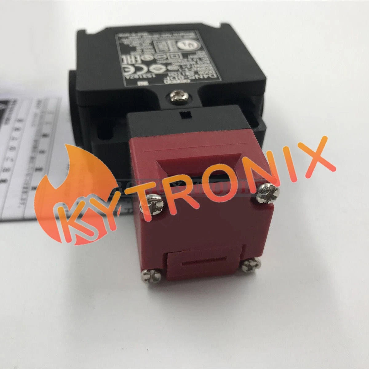 1PCS OMRON D4NS-8DF