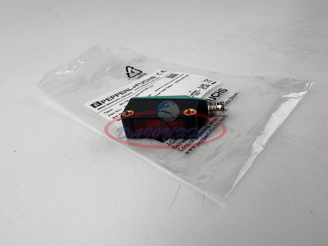 ONE PEPPERL+FUCHS BACKGROUND SUPPRESSION SENSOR 350MM ML100-8-H-350-RT - ONE PEPPERL+FUCHS