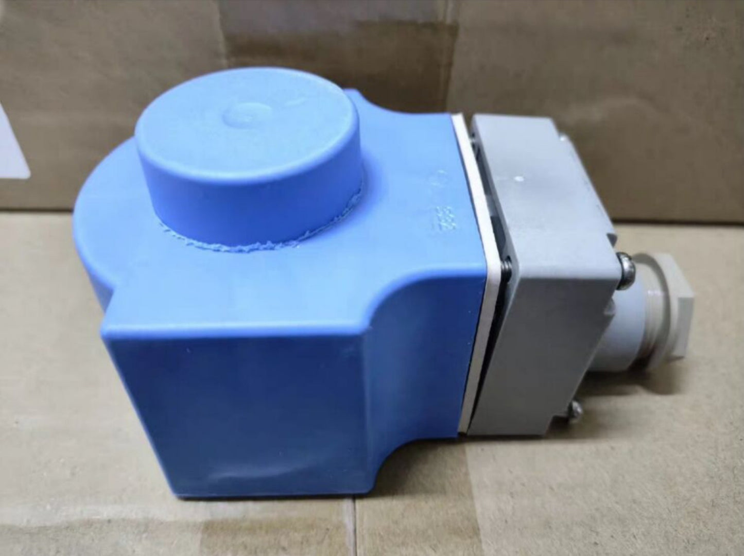 Danfoss 018F6857 Solenoid Coil 24VDC Free Ship