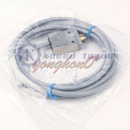 1Pcs Omron D4C-4302 Limit Switch