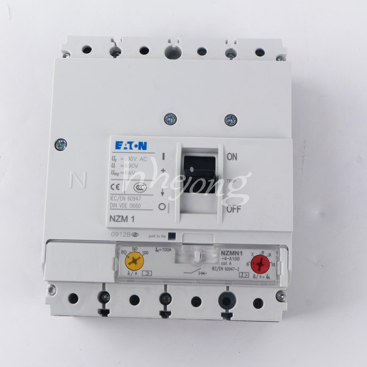 new 1PCS  Eaton Circuit breaker NZMN1-4-A100 Eaton