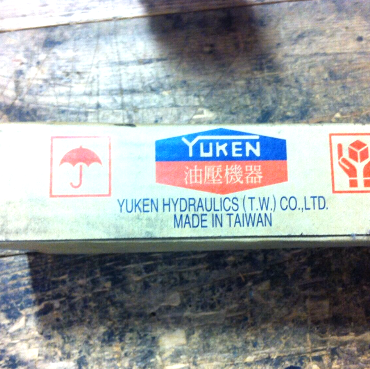 YUKEN DSGL-01-2D2-D24-N1-60 Solenoid Valve, 1-60 PSI, -40-140℉ - YUKEN