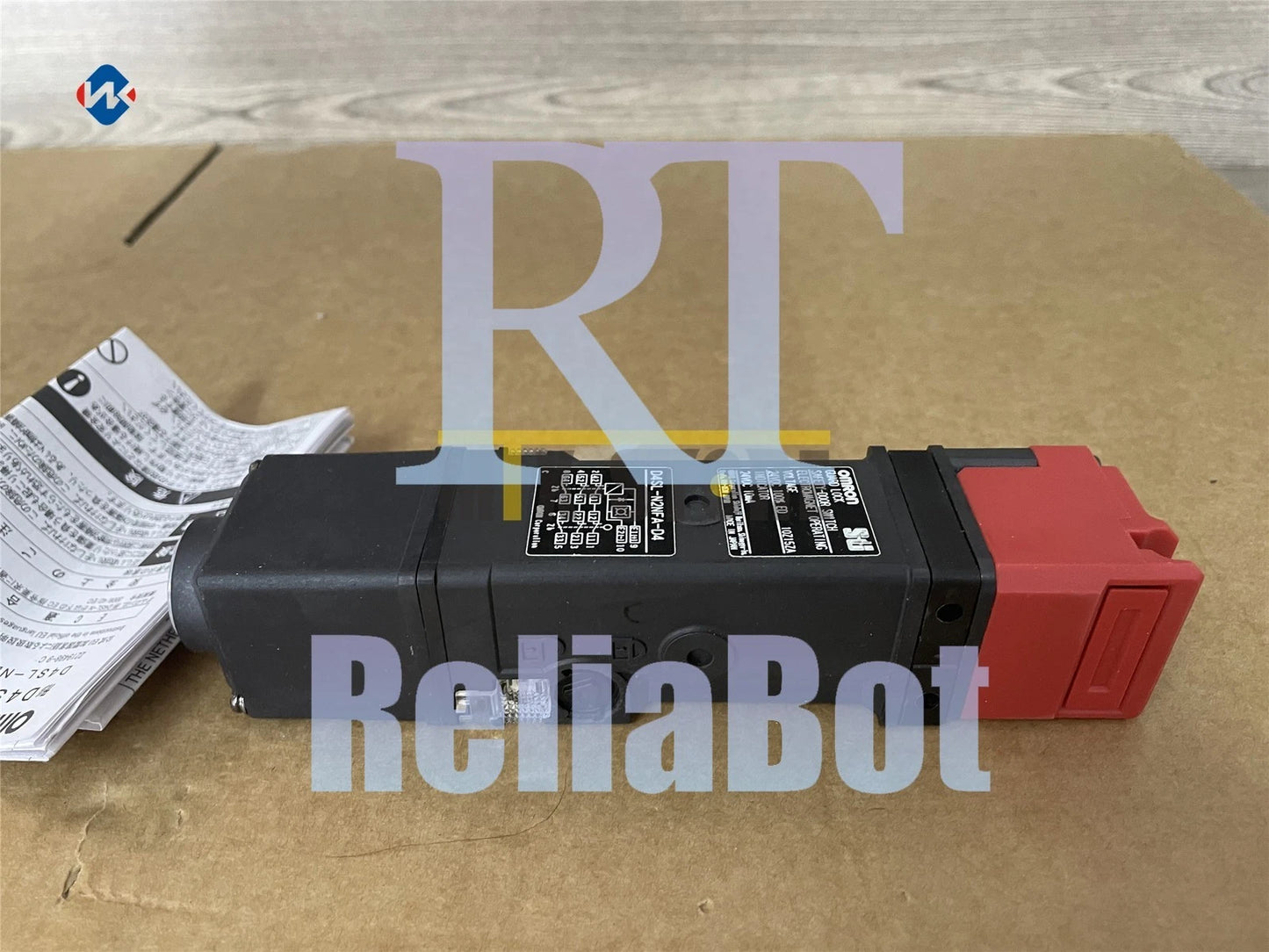1PCS OMRON safety door switch D4SL-N2NFA-D4