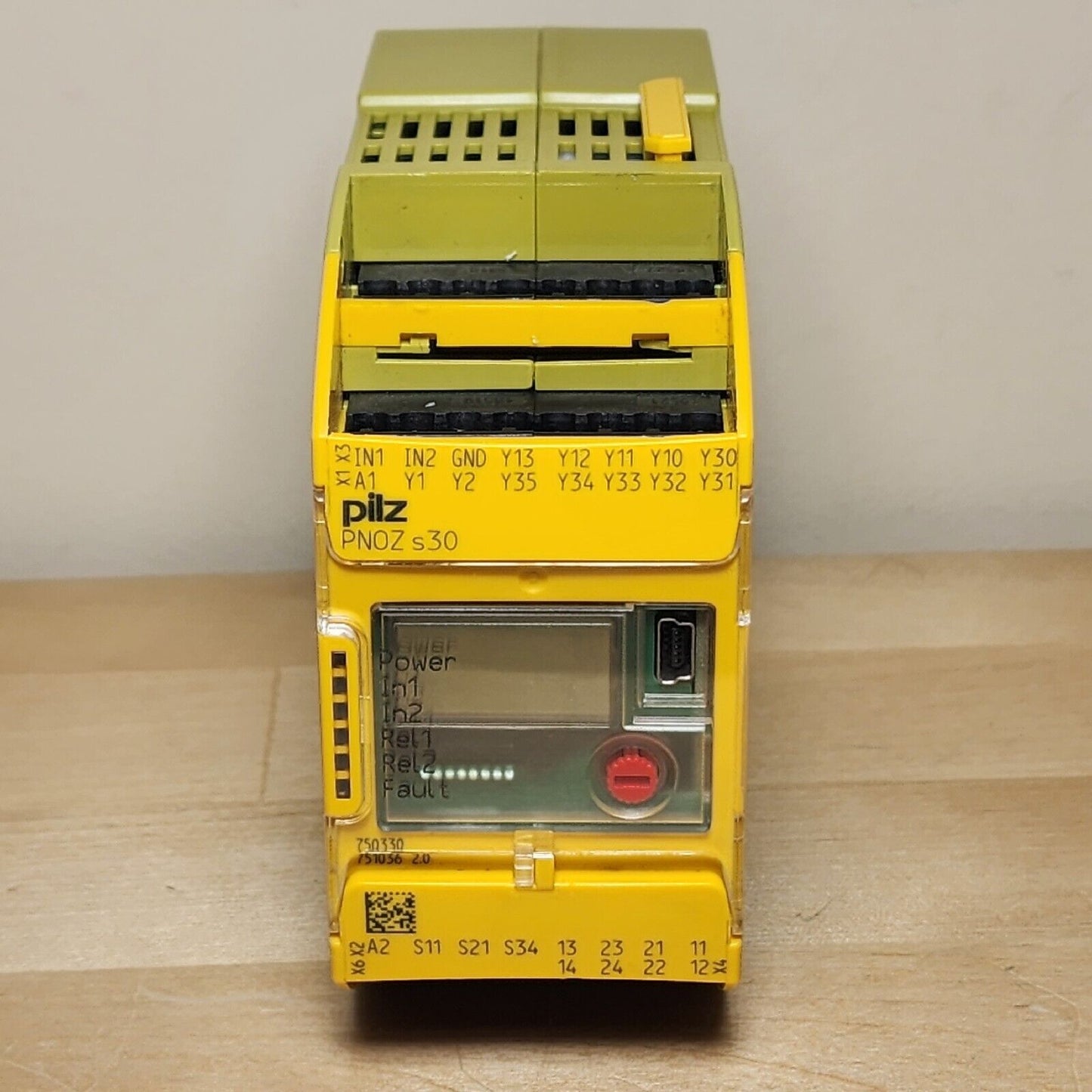 1PCS Pilz 750330 PNOZ Safety Relay, No Wire Terminals - PILZ