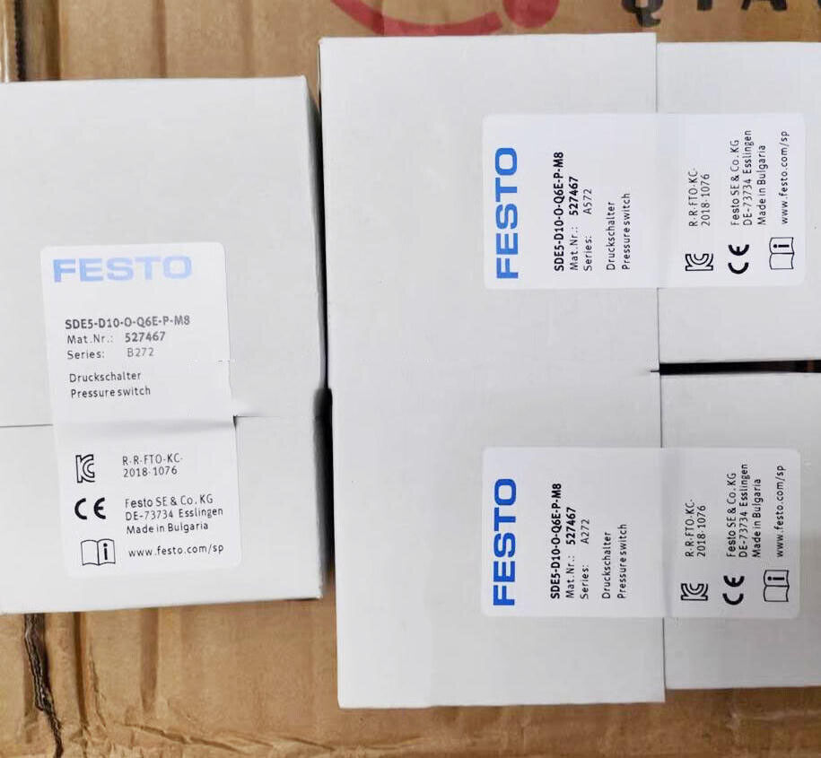1PCS FESTO SDE5-D10-0-Q6E-P-M8 pressure sensor 527467