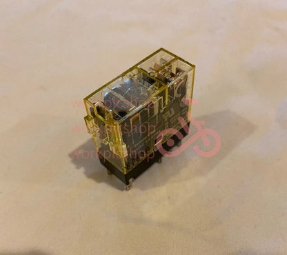 10PCS/BOX IDEC RJ2S-CL-A120 / RJ2SCLA120 Old Stock