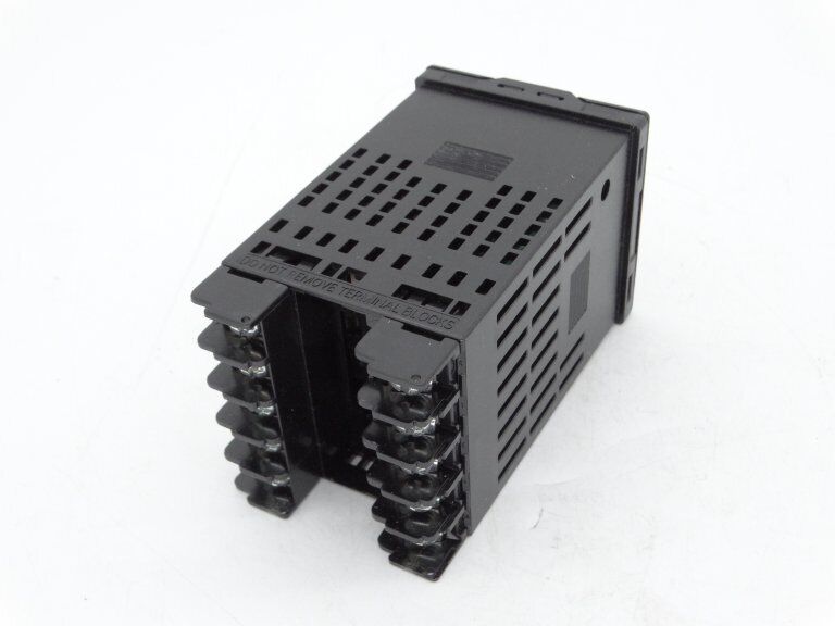 OMRON E5CN-500 AC100-240 Relay Switch - OMRON