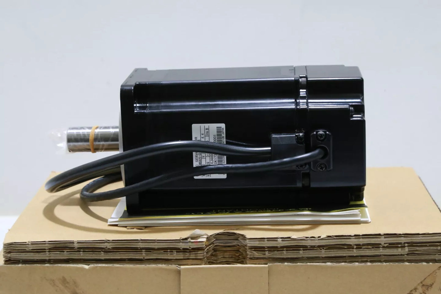 Yaskawa SGMAH-08A1A41 Servo Motor 750W - YASKAWA