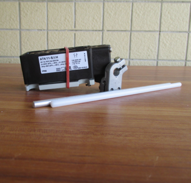 new 1PCS Eaton Moeller AT4/11-S/I/H AT4-11-S-I-H Position Switch - EATON MOELLER