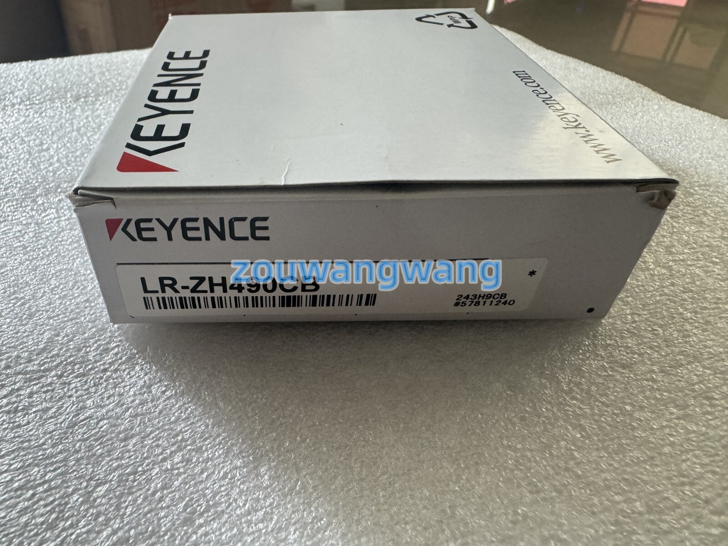 new  IN BOX Keyence LR-ZH490CB Sensor