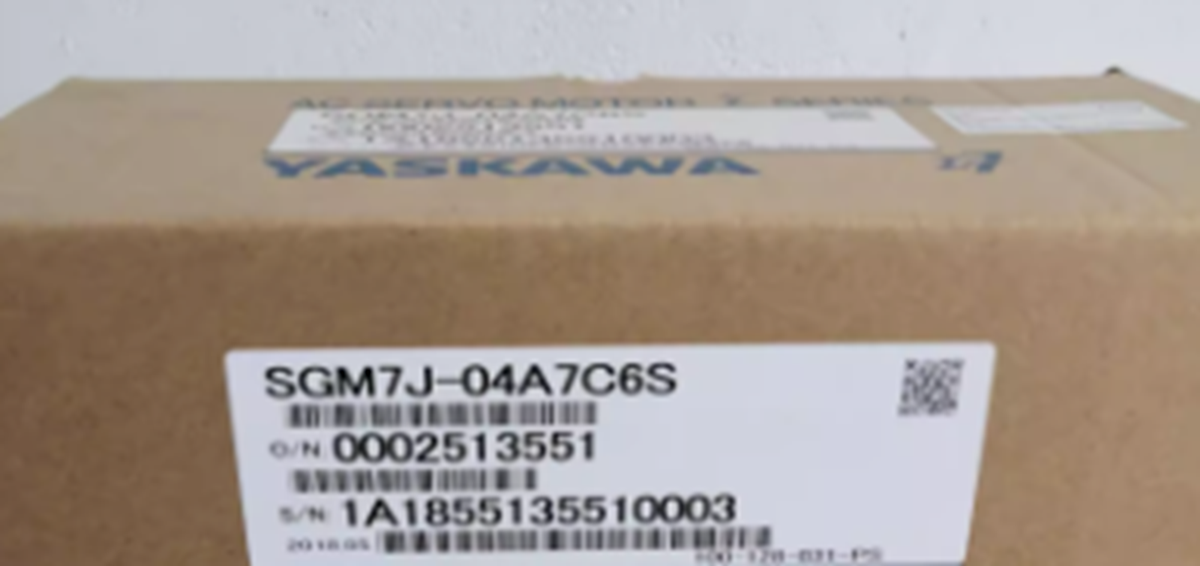 New In Box YASKAWA SGM7J-04A7C6S AC Servo Motor SGM7J04A7C6S - YASKAWA