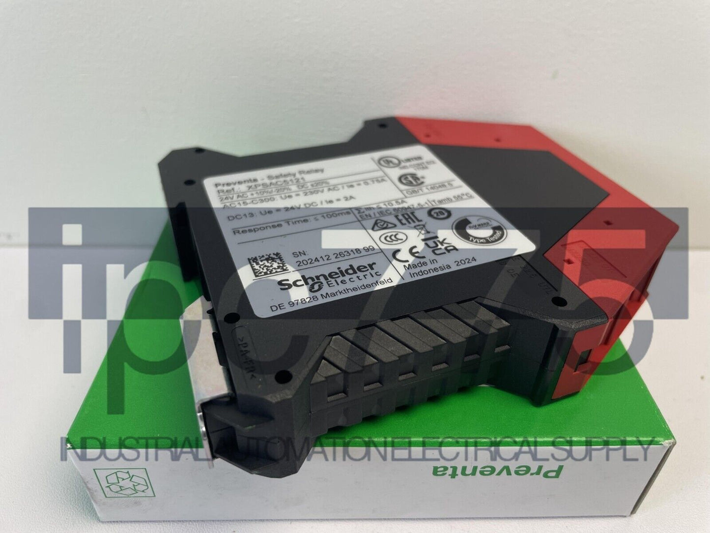 New Schneider XPSAC5121 Safety Relay with Box - SCHNEIDER