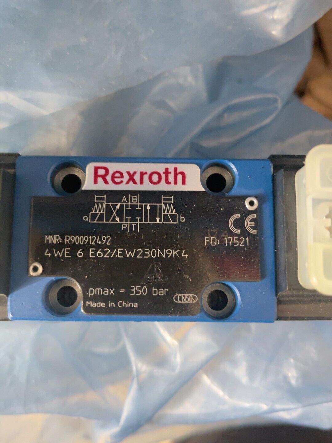 new 4WE6E6X/EW230N9K4 REXROTH VALVE