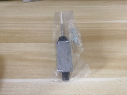 new D4V-8166Z D4V8166Z 1PCS Omron Limit Switch ship *TT - OMRON