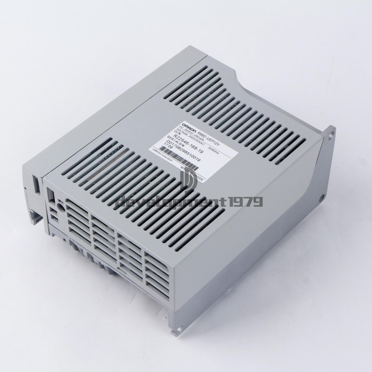 new ONE Omron R88D-UEP12V Servo Drive - OMRON