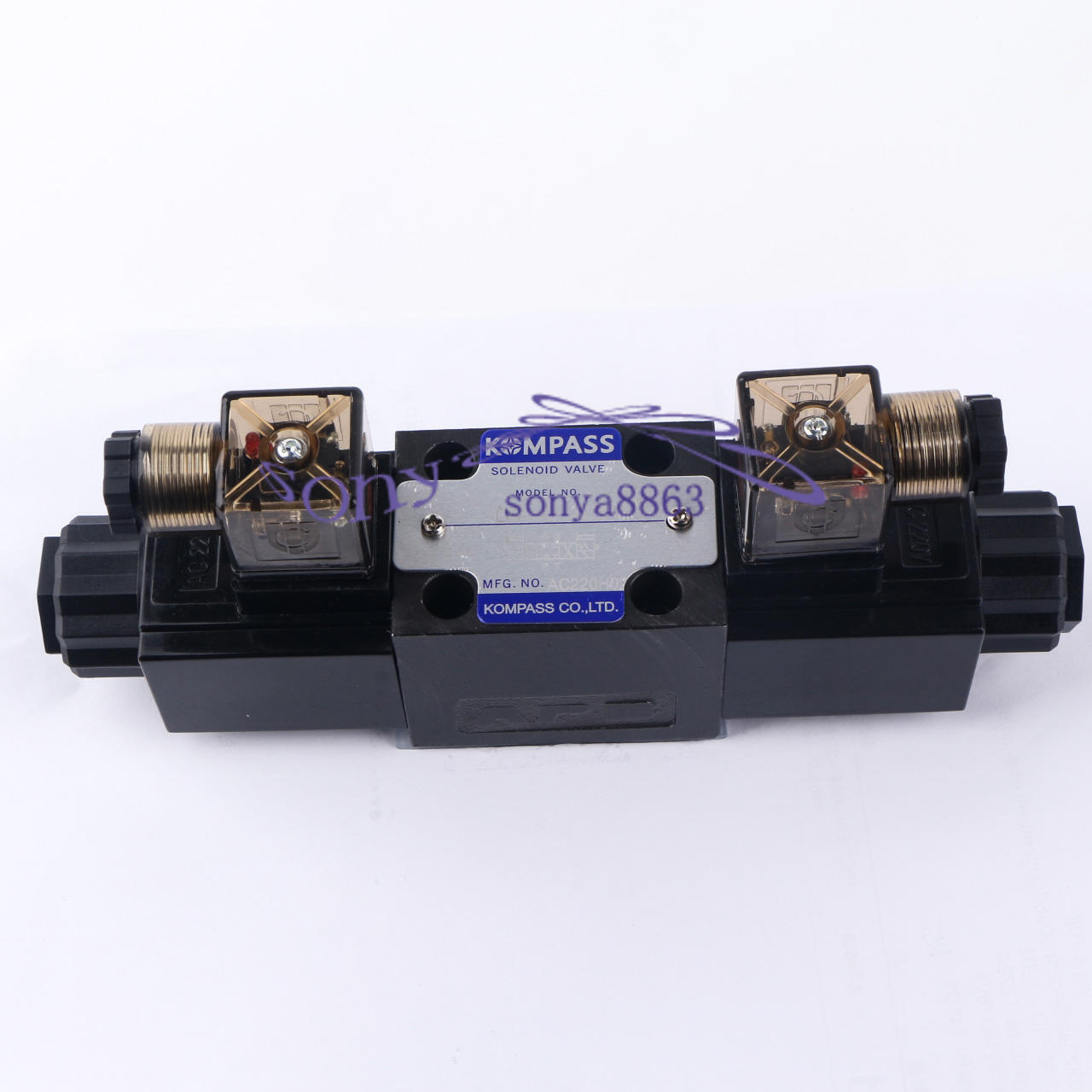 new 1PCS  KOMPASS Electromagnetic directional valve D5-02-3C2 AC220V