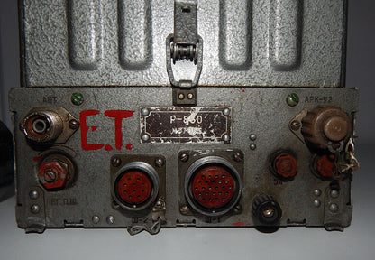 Used Radio R-860: Aircraft Radio Station Rarity - AVIATEK