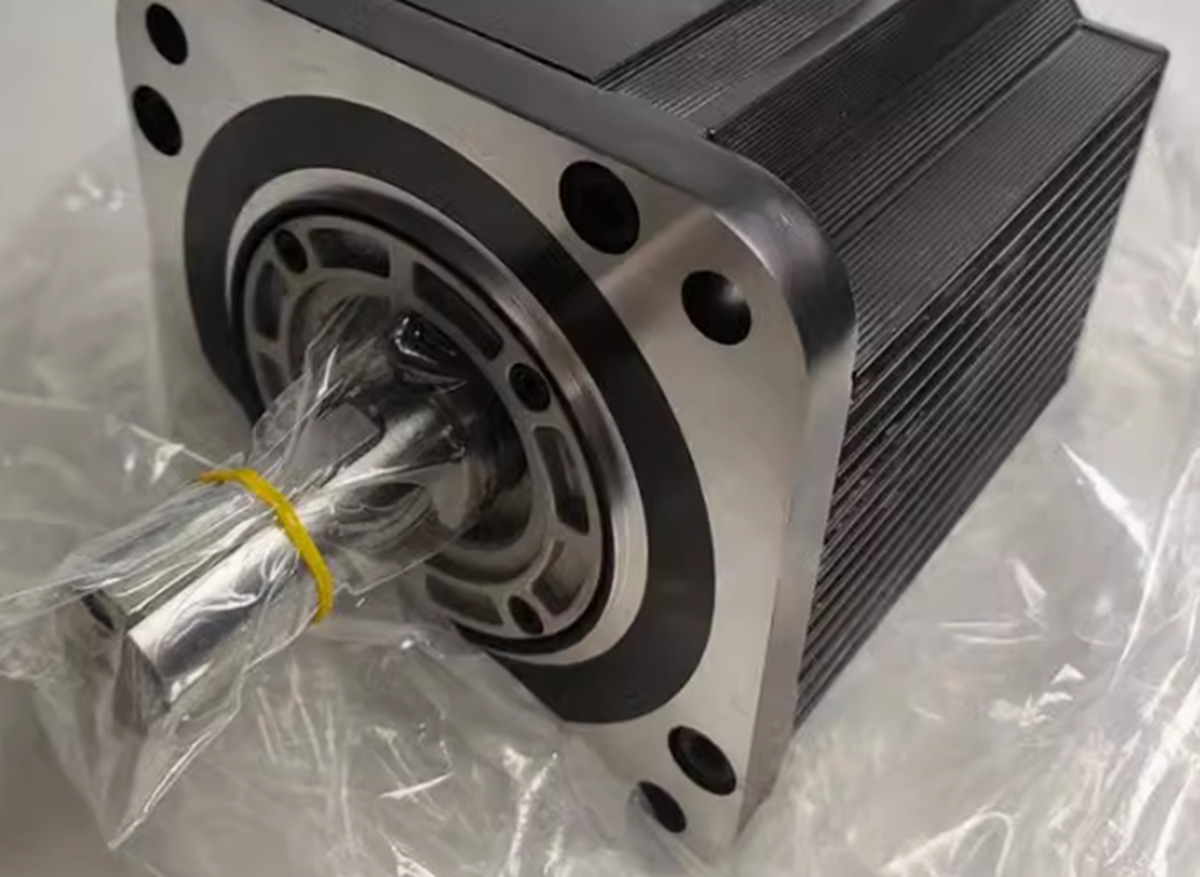 new YASKAWA SGMGH-44DCA61 Servo Motor - YASKAWA