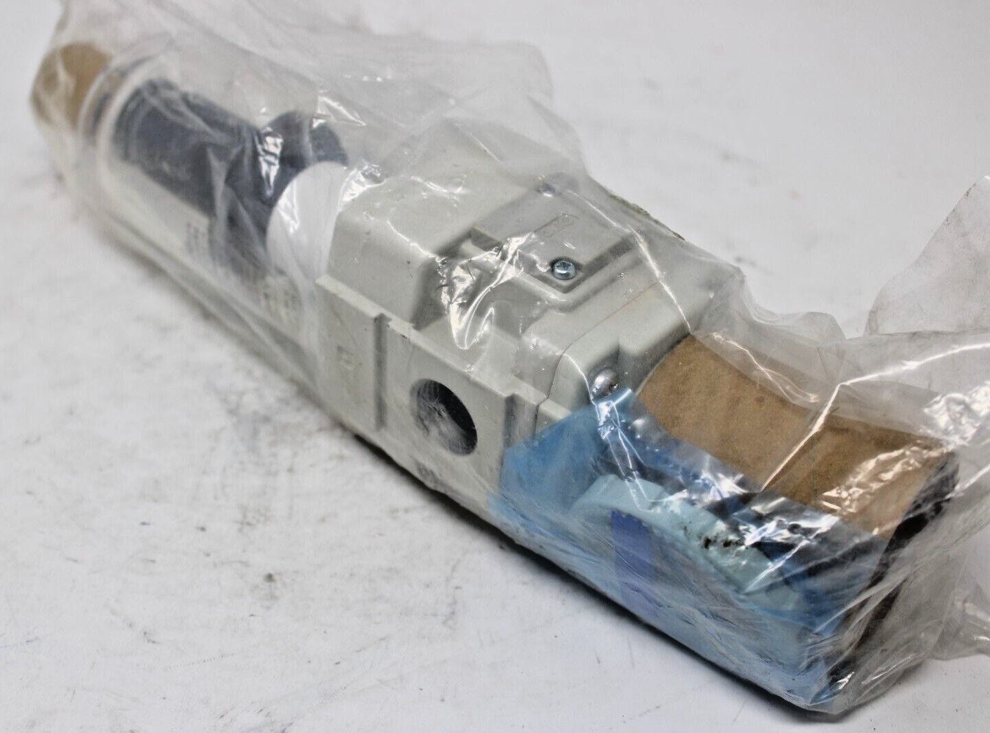 new SMC AW40-04DH-B Filter Regulator - SMC