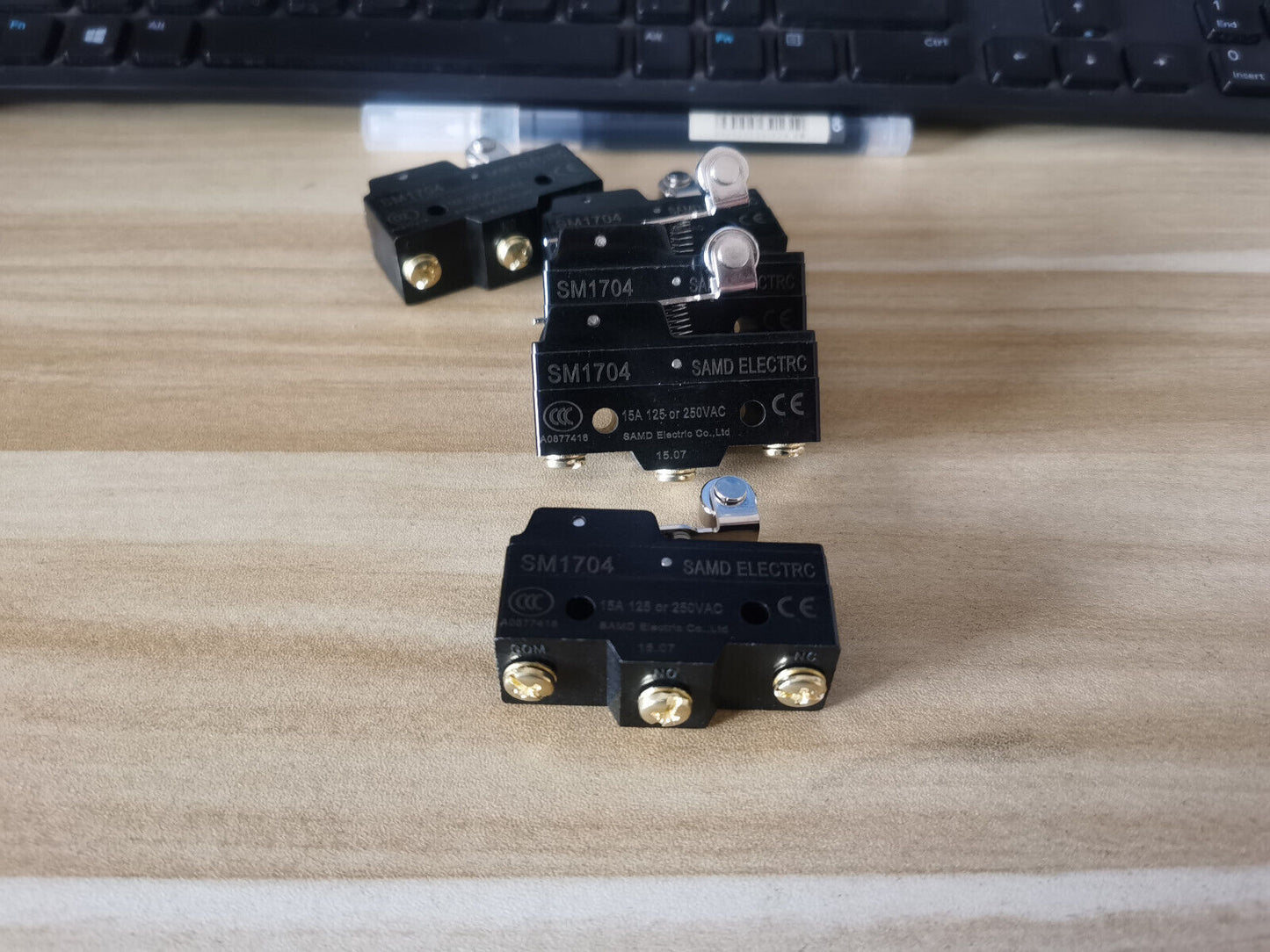 5PCS  SAMD SM1704  MICRO SWITCHES FREE SHIP