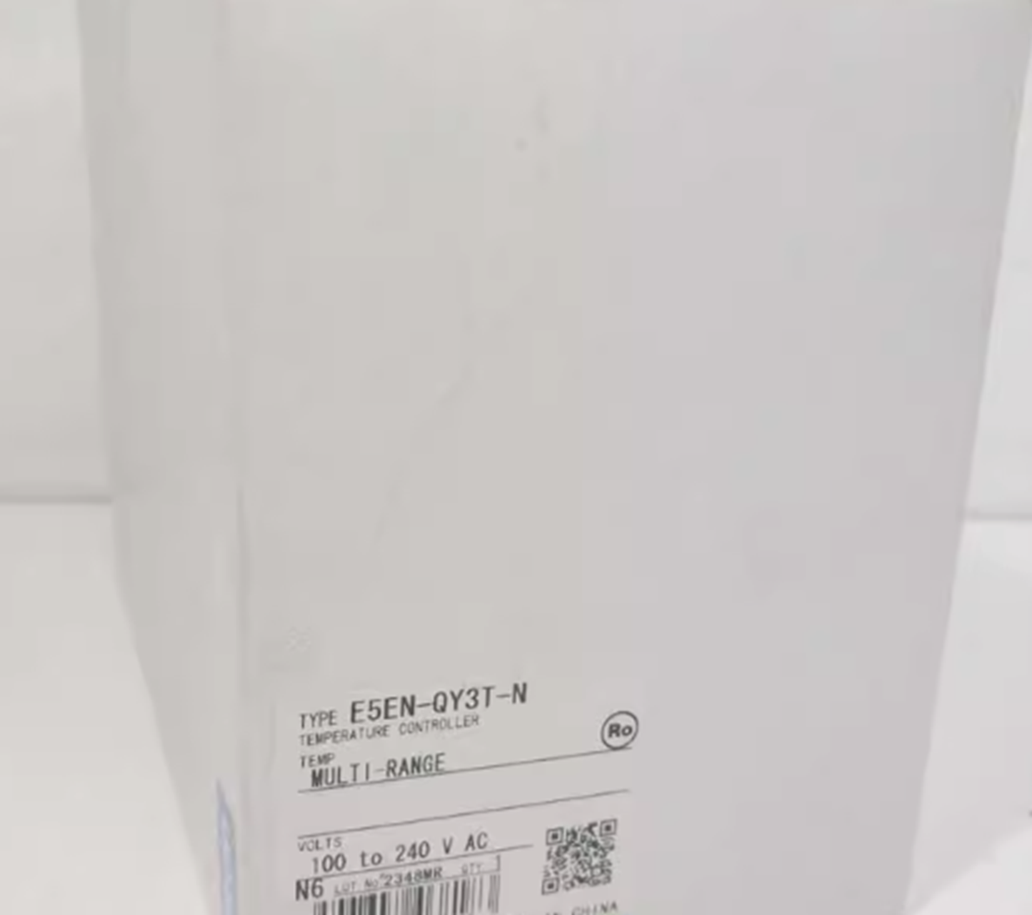 OMRON Temperature Controller E5EN-QY3T-N, 100-240VAC - OMRON